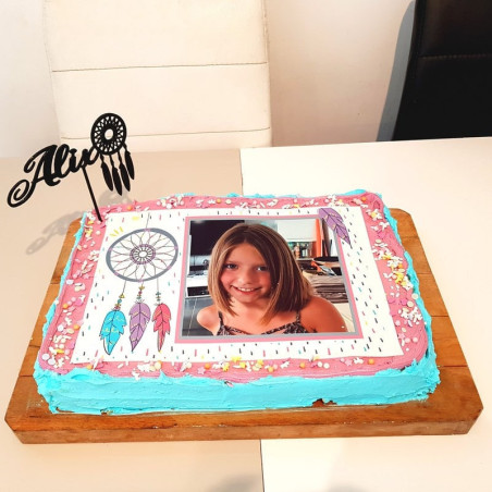 torta-di-compleanno-decorata-bohémien-con-foto-di-zucchero-commestibile-acchiappasogni