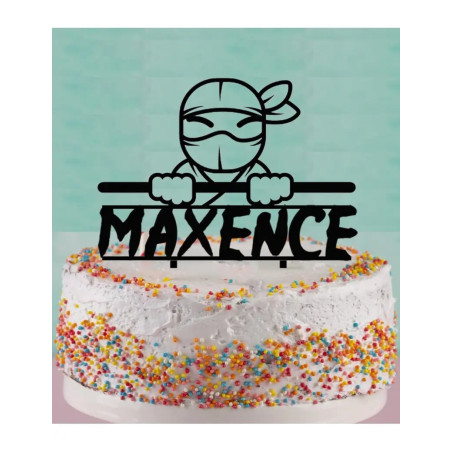 Topper per torta ninja su una torta