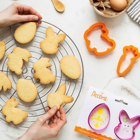 pasta frolla e formine per biscotti pasquali
