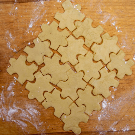 pezzo di puzzle con stampino per biscotti