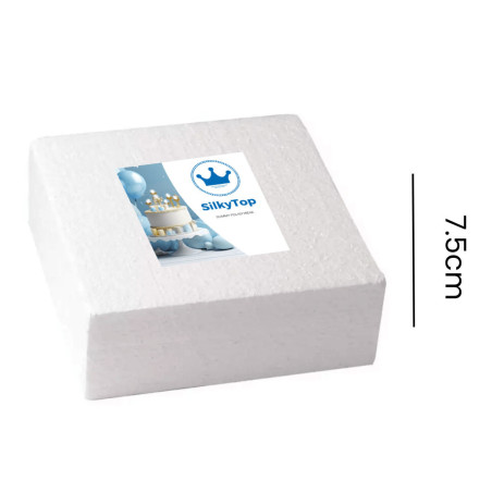 torta fittizia quadrata alta 7,5 cm con parte superiore setosa
