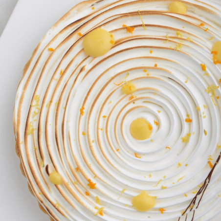 torta lisciata con il piatto girevole decora