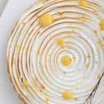 torta lisciata con il piatto girevole decora