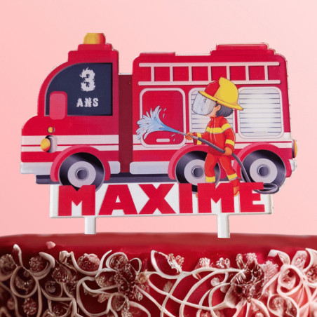 Cake topper pompiere personalizzabile su una torta firmata