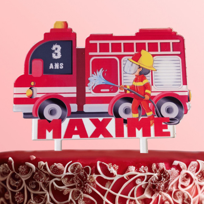 Cake topper pompiere personalizzabile su una torta firmata
