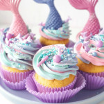 cupcake decorato con confettini a forma di sirena