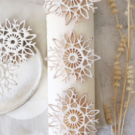 ceppo di Natale bianco con neve commestibile