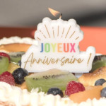 Candelina multicolore di buon compleanno