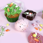 cupcake decorato con granelli di Happy Easter
