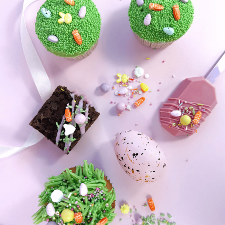 Torta Magnum decorata con granelli di Happy Easter