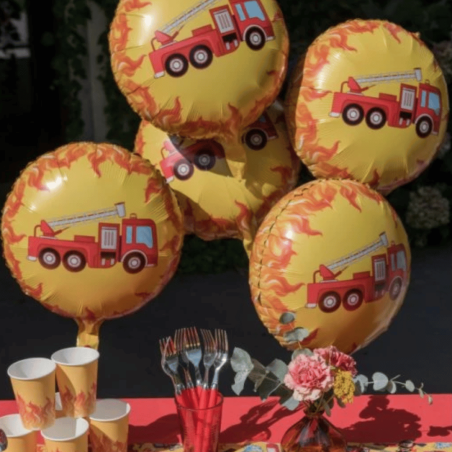 palloncini sul tavolo del compleanno