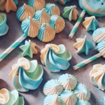 disegno di torta di meringhe blu