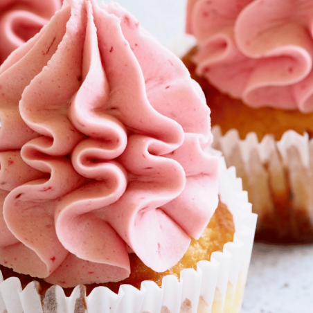 crema al burro alla fragola su cupcake