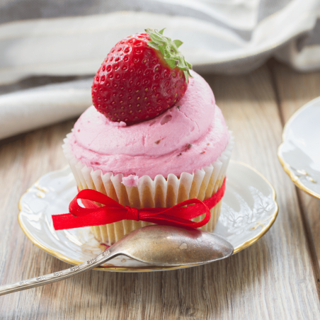 crema al burro su cupcake alla fragola