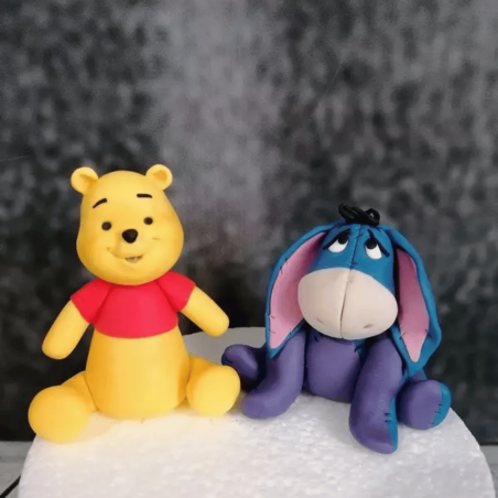 Winnie the Pooh modellato in pasta di zucchero