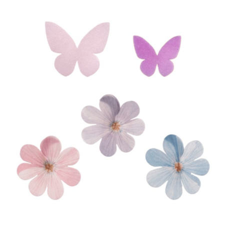 Decorazioni con fiori commestibili e farfalle