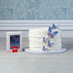 Torta decorata con farfalle di carta di riso blu