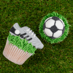 12 palloncini di marshmallow e scarpe da calcio - per un candy bar di compleanno, una torta a tema calcio o dei cupcake.