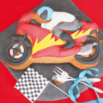 torta a forma di moto decorata