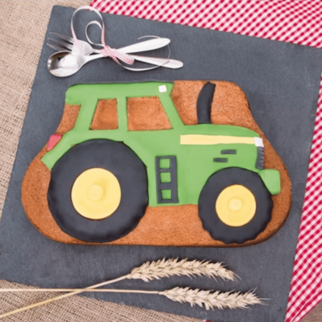 Torta a forma di trattore con stampo antiaderente 3D
