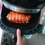Stampo rettangolare in silicone per friggitrice ad aria, ideale per ricette salutari.