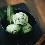 Gelato al cioccolato e menta con pasta aromatizzata al SARACINO