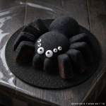 Decorazione per torta di Halloween a forma di ragno - intorno alla torta