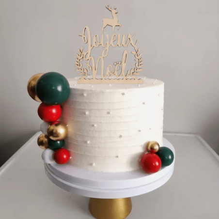 Eleganti decorazioni a forma di palla per torte natalizie.